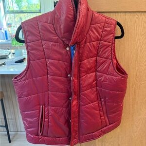 Billabong Women’s Puffer Vest – Maroon with Blue Lining, Size L
